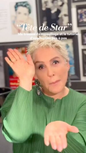 Charlie Instagram - 💫 Ma trousse “Tête de Star” 💫 et son guide / tutoriel d’application pas à pas ! 

💄💋 Épisode 1 : “le regard” - je commence toujours par le regard et vous explique ici pourquoi! 

👉🏻 découvrez la trousse complète et son guide en cliquant sur le lien dans la vidéo ou en bio ! 

📲 Abonnez-vous pour découvrir la suite et les autres produits de la trousse , conçue sur la base de mes trente années d’expérience - en studio et en tête à tête avec des milliers de femmes - pour leur permettre de réussir leur maquillage , à chaque fois 

💫 Charlie 

Production @eauxrares direction artistique @perfume_in_style 

.
.
.

#tutomakeup #beauté #astucebeaute 

Beauté | maquillage | regard | liner | luxe | tuto | tips | trending | make up artist | Paris | routine | glow up | eye shadow | ombre à paupières | Charlie en particulier