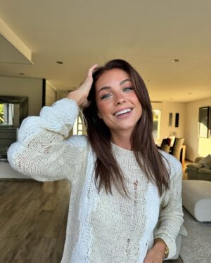 Charlotte Bobb Instagram - Alors vous validez ? J’AIME TROOOOP 😍 je me préfères comme ça après 27 ans en blonde 😂