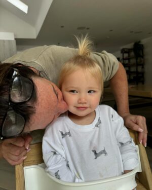 Charlotte Crosby Instagram - Always smiling when getting nanny kisses 😍🤍
My most beautiful girl in the world 🌍 what did we do to deserve you my Alba jeanies 👧🏼🥲