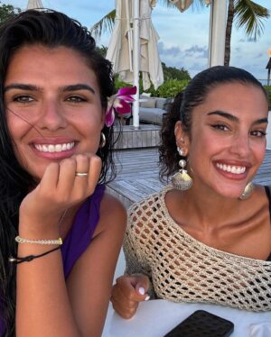 Charlotte Mint Instagram - Bye-bye August, Hello Septembre !
J’ai bien profité du soleil & des cocotiers maintenant place à ma News Life  sous la grisaille parisienne 😭 mais tellement contente 🙏🙏🙏 bonne rentrée les amies 💕🩷✨🌸 #DumpAugust #maldives #doha