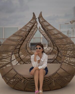 Chen Xiuhuan Instagram - 🤎No stress. Just weekend vibes.🤎
👗 @mannequeensg 
👡 @crocs.sg 
#weekend
#friday 
#tgif
#chenxiuhuan
#陈秀环