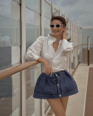 Chen Xiuhuan Instagram - 🤎No stress. Just weekend vibes.🤎
👗 @mannequeensg 
👡 @crocs.sg 
#weekend
#friday 
#tgif
#chenxiuhuan
#陈秀环