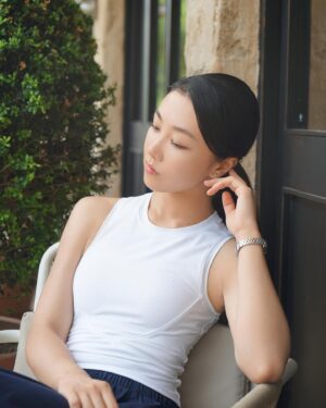 Cherry Ngan Instagram - 9月，你好！
抓緊夏天的尾巴，穿穿無袖和裙子～
#發呆穿搭🤍