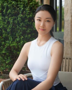 Cherry Ngan Instagram - 9月，你好！
抓緊夏天的尾巴，穿穿無袖和裙子～
#發呆穿搭🤍