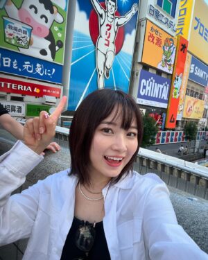 Chisaki Morito Instagram - *
 
 

奇跡的にボブに見える写真が撮れました📸笑
 
 

トークイベント前に大阪観光したよ！！！！！！
久しぶりの大阪でのイベントだったので観光客らしくちゃんとグリコのところみにいって、串カツ食べて満喫しました☺️
　
　

　　
　
　
#グリコサイン 
#glicosign 
#osaka🇯🇵 
#大阪観光 
#串かつ 
#2回も食べちゃった
