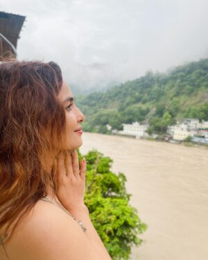 Chitrashi Rawat Instagram - Sunday Dump from ऋषिकेश 🌸  New project, New Role 🙏