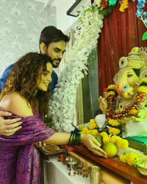Chitrashi Rawat Instagram - Ganpati Bappa Morya 🌸

.
.
P.S : Maa ki saree aur sasu maa ka blouse ♥️