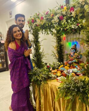 Chitrashi Rawat Instagram - Ganpati Bappa Morya 🌸

.
.
P.S : Maa ki saree aur sasu maa ka blouse ♥️