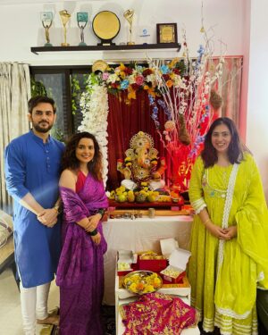 Chitrashi Rawat Instagram - Ganpati Bappa Morya 🌸

.
.
P.S : Maa ki saree aur sasu maa ka blouse ♥️