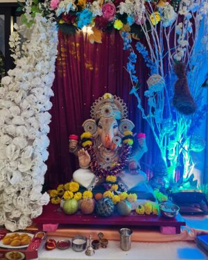 Chitrashi Rawat Instagram - Ganpati Bappa Morya 🌸

.
.
P.S : Maa ki saree aur sasu maa ka blouse ♥️