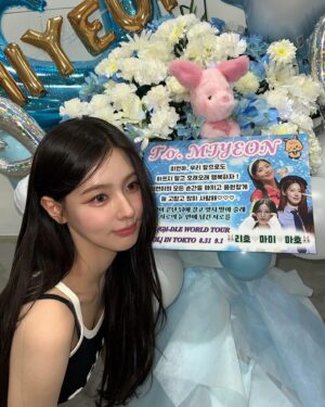 Cho Mi-yeon Instagram - 東京のネボボ2日間とても幸せだったよ💕
またすぐ会おうね ꒰ঌ❤︎⸝⸝ʚ̴̶̷̷ · ʚ̴̶̷̷⸝⸝໒꒱𓂃🎀𓈒𓏸
ネボボはわたしの幸せだよ🌼