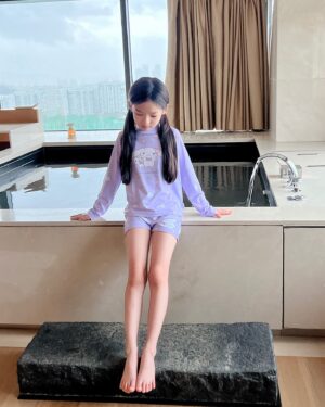 Choi So-yul Instagram - #협찬 @delightpoolofficial 

호캉스에서 함께한 💜🤍
DELIGHTPOOL X Cinnamoroll Collaboration 💕

소율이의 최애 시나모롤과 연보라의 조합은 말모 💜💜
그래픽도 넘 앙증맞고 귀여운데 트랜디하기까지하다니 🤍

#딜라잇풀 #delightpool #여아수영복 #키즈수영복 #시나모롤래쉬가드 #산리오 #시나모롤 #키즈래쉬가드 #호캉스 #반얀트리클럽앤스파