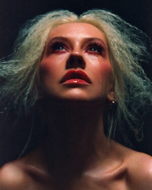 Christina Aguilera Instagram - @papermagazine 💚🐆💄🔥