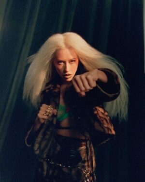 Christina Aguilera Instagram - @papermagazine 💚🐆💄🔥