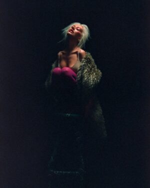 Christina Aguilera Instagram - @papermagazine 💚🐆💄🔥