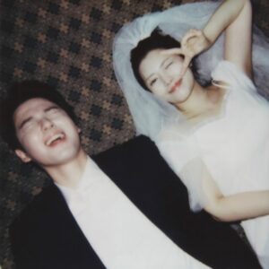 Chung Yoon-hye Instagram - 안녕하세요 정윤혜입니다.
제가 결혼이라는 좋은 소식을 전하게 되었습니다.
뭔가 어색하기도 하고 설레네요.
저의 인생의 동반자가 될 사람은 
오랜 시간 제 곁에서 단짝 친구처럼,
또 누구보다 든든한 지원군이 되어 준 사람입니다.
늘 변함없는 모습으로 아낌없는 사랑을 주며
책임감이 강한 멋진 사람이에요.
앞으로 살아가면서도 큰 힘이 될 것 같아요.
두 사람 모두 부족한 점이 많겠지만
존중하면서 아끼고 사랑하겠습니다🫶
늘 응원해 주시는 레인너스,
가족만큼 행복해하는 우리 레인보우 멤버들,
그리고 가족들,
축복해 주시는 모든 분들께 감사드립니다. 
저는 지금처럼, 러블리 윤혜로
잘 사는 모습으로 보답하겠습니다💜