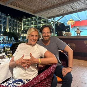 Çiğdem Tunç Instagram - @boragencerofficial harikulade bir konserin başmimarı oldu yeniden,ELVEDASIZ ŞARKILAR..
Hem Marmaris Anfitiyatroda mükemmel yıldızları biraraya getirdi hem de Datça'da kurulacak çocuk köyü için dört dörtlük bir sosyal sorumluluk projesine ilk tuğlaları koydu..Hem Türkiye'nin,hem Azerbaycan, hem Lübnan'ın yıldızları sahne aldılar, biz,beraber sunmaktan büyük keyif aldığım @faturkmenoglu ile mikrofon başındaydık..@boragencerofficial babası büyük usta #ilhamgencer in kıymetli anısını yadederken Marmaris seyircimiz mest oldu..Kimler konserdeydi yazar mısınız kendi deneyimlerinizi? Bir de bendeki fotoğraflar bu kadar,katkı bekliyorum..Tüm sevdiklerimizle biraradaydık..
30 Ağustos Zafer Bayramımızı kutladık,ulu önderimiz Mustafa Kemal Atatürk  ve silah arkadaşlarının manevi huzurlarında.. 
Herşey öyle güzeldi ki🇹🇷🇹🇷🎼🎼🎼🇹🇷🇹🇷🇹🇷🇹🇷
Abiye @forcostume.ozlemsonmez