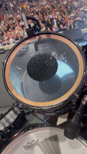 Cindy Blackman Instagram - You are all Precious & Priceless!🥰 @carlossantana shares w/ the crowd @northislandamp
