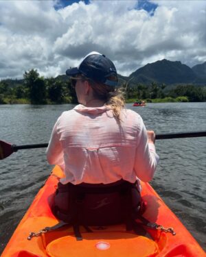 Cindy Busby Instagram - Slow yourself down with the spirit of Aloha 
✨🌺✨
Thank you, Hawaii!