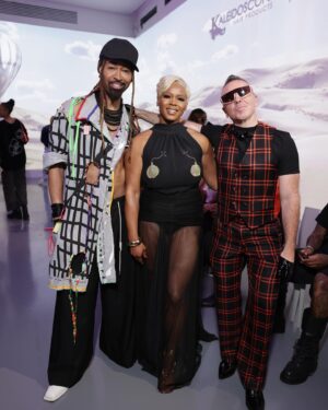 Claire Sulmers Instagram - #mood at the conclusion of our 4th annual @thebombfashionshow ! Your support is the fuel that keeps the @fashionbombdaily flame going. I love you and am grateful for you. See you at the next one! 
Read the recap on FashionBombDaily.com.
Thank you to all my friends and family who stayed out all night in the name of fashion. You’re the bomb! Goodnight.
Look: @nechethebrand 
Hair: @hairbyjessicaking using @trueindianhair 
Makeup: @makeupbylatisha 
📸 @freddyopix / @sonejr #clairesulmers #thebomblife #thebombfashionshow