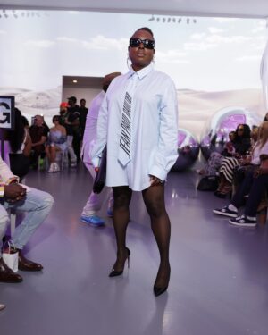 Claire Sulmers Instagram - #mood at the conclusion of our 4th annual @thebombfashionshow ! Your support is the fuel that keeps the @fashionbombdaily flame going. I love you and am grateful for you. See you at the next one! 
Read the recap on FashionBombDaily.com.
Thank you to all my friends and family who stayed out all night in the name of fashion. You’re the bomb! Goodnight.
Look: @nechethebrand 
Hair: @hairbyjessicaking using @trueindianhair 
Makeup: @makeupbylatisha 
📸 @freddyopix / @sonejr #clairesulmers #thebomblife #thebombfashionshow