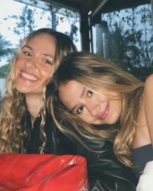 Clara Tiezzi Instagram - Há 16 anos, a cegonha entregou aqui em casa o brinquedo mais legal que eu já ganhei. Feliz aniversário para o meu mini clone biologicamente obrigado a ser minha melhor amiga para todo sempre✨💕