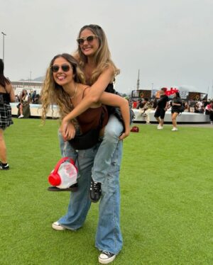 Clara Tiezzi Instagram - Há 16 anos, a cegonha entregou aqui em casa o brinquedo mais legal que eu já ganhei. Feliz aniversário para o meu mini clone biologicamente obrigado a ser minha melhor amiga para todo sempre✨💕