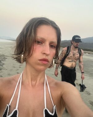 Claudia Bouvette Instagram - Jamais eu aussi soif qu’à ce moment là. Certaine que @samolaechea peut en témoigner 🥵🐪