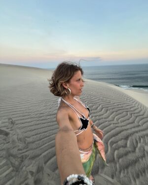 Claudia Bouvette Instagram - Jamais eu aussi soif qu’à ce moment là. Certaine que @samolaechea peut en témoigner 🥵🐪