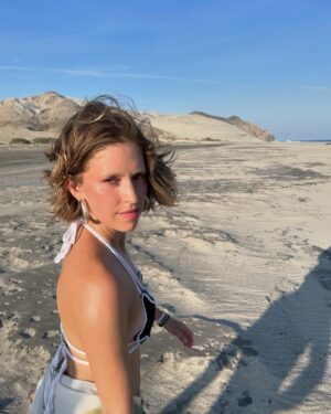 Claudia Bouvette Instagram - Jamais eu aussi soif qu’à ce moment là. Certaine que @samolaechea peut en témoigner 🥵🐪