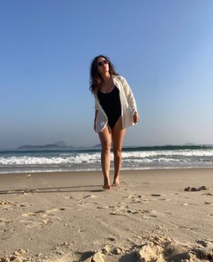 Claudia Ohana Instagram - Domingo de sol e praia. Quem não gosta? ✨