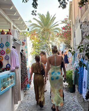 Clémence Botino Instagram - Santorini for the day ! 🇬🇷🪽🩵