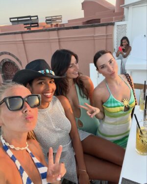 Clémence Botino Instagram - Santorini for the day ! 🇬🇷🪽🩵