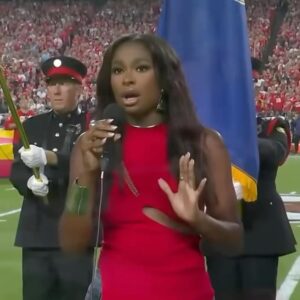 Coco Jones Instagram - Adult Coco 🤝 Kid Coco 🥲 
Every national anthem is a reminder of how far I’ve come 🤍