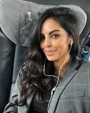 Collien Ulmen-Fernandes Instagram - Nach Drehtag in Berlin, der Versuch für den nächsten Dreh nach Köln zu kommen: „Zug defekt. Bitte alle aussteigen“
Hoffe, ich komme heute noch an… 🚄🙀