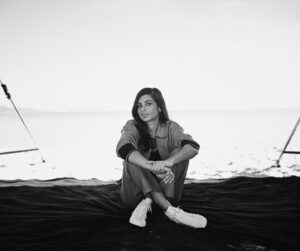 Collien Ulmen-Fernandes Instagram - Betroffen von Deepfake-Porno? 

Die Produktionsfirma Tower Productions und ich suchen Betroffene von nicht-einvernehmlichen Deepfake-Pornos für eine Dokumentation bei einem großen öffentlich-rechtlichen Sender.

Dein Gesicht taucht in einem Porno auf, den du nie gedreht hast und das auch noch ohne deine Zustimmung? Du kennst jemanden, dem das passiert ist? 
Damit bist du nicht alleine. Vor allem Frauen sind von sogenannten Deepfake-Pornos betroffen.

Deepfake-Pornos sind manipulierte Sexvideos, in denen mithilfe von Künstlicher Intelligenz die Gesichter von echten Menschen auf fremde Körper montiert werden.

Bei ganzen 95% aller Deepfakes handelt es sich um nicht-
einvernehmliche Pornografie. 
Ein relevantes Thema zu dem die Tower Productions und ich daher eine große TV-Dokumentation drehen wollen.

Wir suchen deshalb Betroffene oder Angehörige, die ihre individuellen Erlebnisse mit uns teilen möchten. Natürlich in einem geschützten Rahmen und auf Wunsch anonym.

Du bist selbst betroffen oder kennst jemanden in deinem Umfeld? 

Schreib eine WhatsApp-Nachricht oder ruf an unter der 01522 586 1643 oder schicke eine Instagram-DM an @_tower_productions 🫶🏽