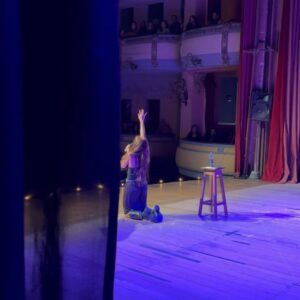 Connie Ballarini Instagram - PARANA 🙌🏽 
La pasamos increíble! 

Gracias x estas dos funciones llenas de buena onda ! Gracias como siempre x sus ocurrencias … entre el auto acabado en su cara, el del delantal Hot y la solo buscaba una persona con dientes 🦷 mi vida hermosa me hicieron la noche ! 
Ah y no nos olvidemos de la q no pudo abrir la pareja xq culpa de ‘La Crota ‘ 😂…. y el hermoso grupo de ‘los pij@man’ 😂 
Gracias x tanta buena onda ! Los amé. Volveré pronto ❤️🙌🏽

Obviamente que nunca más Dsp de la función vamos a volver a comer Franui de la misma forma no? 😂

Pd: sigo buscando a la persona q arriesgó su vida x mi cartel 😂 

Pd2: con los cartones para el Culipatin para el primer #Vlogcito de viaje 🧳 q pronto podrán ver en mi canal de YouTube  Gracias x los Tips ! 🙌🏽 ( últimas fotos ) 

Producción @standupargentina @matiaspisera @camilaprunesti @jeremy_lp1 @echague_martin