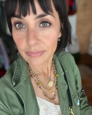 Constance Zimmer Instagram - Some weeks are easier than others. Some weeks fly by and some linger. What I have found to help is to do something everyday that makes you smile, that makes you feel like you are taking care of yourself. This week felt difficult, outside of the moments I gave to myself which were glorious: something as simple as a hike with a friend, handwriting letters to Voters, a facial or learning how to play Mahjong, and all of a sudden it’s Friday! Looking forward to figuring out or finding things next week that will bring me joy. I hope you find your JOY everyday!  #tgif