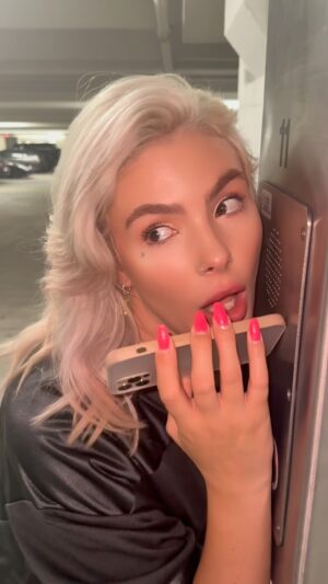 Courtney Nelson Instagram - WHEN YOU WILL DO ANYTHING TO PROMOTE YOUR NEW SONG…. INCLUDING DIALING 911 🚨🚨🚨🚨

UR IN THE NOSEBLEEDS IS OUT SEPTEMBER 20th!!! (FRIDAY!!!!)

#music #songwriter #fyp #fypシ #newmusic #tiktok #funnyvideos #trending #viral #comedy #fypシ❤️💞❤️ #911 #emergency