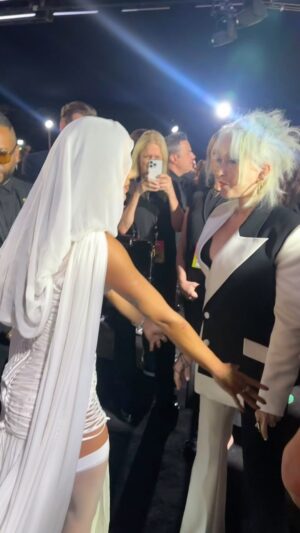 Cyndi Lauper Instagram - The iconic duo we didn’t know we needed!🤩🤩🤩

@cyndilauper @anitta @vmas #VMAs