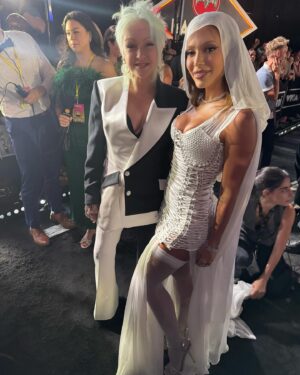 Cyndi Lauper Instagram - About last night! #mtv #vmas 

.

Thanks again to my team:
Hair @_juttaannaweiss__ 
Makeup @nafra25 
Styling @xnikkixnyc 

Thank you for dressing me @csiriano ✨💕
