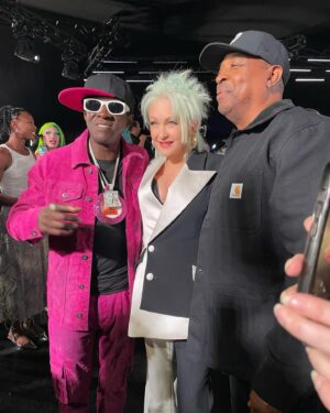 Cyndi Lauper Instagram - About last night! #mtv #vmas 

.

Thanks again to my team:
Hair @_juttaannaweiss__ 
Makeup @nafra25 
Styling @xnikkixnyc 

Thank you for dressing me @csiriano ✨💕