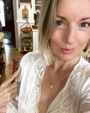 Damaris Phillips Instagram - What moments made you smile this week? My week was filled with tiny joys.
The shoulder pads in this robe. They delight me.
5 week old kittens at my mom’s
Adult ants on a log and other stuffed celery
A drive with the river poking through 
Our long shadows
The garden still producing such bounty! 
A thrift store find wallet that my baby brother had in 90’s
A tiny squirrel enjoying her rewards for being brave 
Waking up after falling asleep with wet hair
The first decorative pumpkins showed up at the Farmers market
Beetlejuice with my wonderfully zany friends
This gift from @nikkidinki 
Smashing Reese’s pieces between my thumb and index finger before I eat them
The color of these workout pants which also have a matching jacket! 
Midnight babka snack gifted to us from @meeshmeesh_med_lou warmed up with butter and a sprinkle of salt