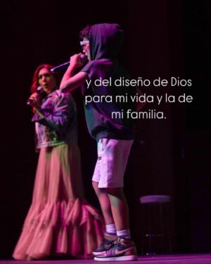 Daniela Droz Instagram - ⬅️Desliza

Siempre habrá circunstancias que intenten interrumpir el propósito de Dios para tu vida, pero SUELTA y CREE. 

Entrega tus dones y talentos, y confía en que Él se encargará. No dejes que nada material opaque lo que Dios quiere hacer, no solo en ti, sino en los demás. 

Yo personalmente he tenido que entender que cualquier ser humano puede fallarme, sin importar cuán grande o pequeña sea su fe, ni lo que haga o a qué se dedique. Todos podemos fallar. 
Pero si tu mirada está puesta en Aquel que te llamó, nuestro Padre celestial, recuerda que Él jamás cambia y nunca te fallará.”

¡Comparte el brillo de Papá!” Happy Sábado family!!!

❤️Gracias a mi stylist @gracielacolonmatos 
Gracias @beaminaofficial por mi falda espectacular  y a 
@simplementetuboutike por mi outfit blanco hermoso.🤍

H&M 💄 por la espectacularrrttt @nicolerodz_makeupartist

NOS VEMOS EN YAUCO , SAN SEBASTIÁN y CAGUAS. 

🎫 🎟️ @ticketera 🎟️🎫

#sueltaysoltando #propósito #danieladroz #donesytalentos #DiosEsFiel #paz #alegríaybombaeehh #transformacion #proceso