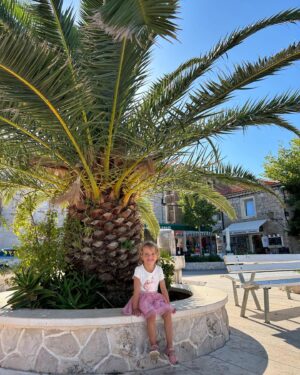 Daniela Nízlová Instagram - Rodinna dovolenka ako sa patri🫶🏼 Uz teraz nam chyba tento RAJ v Sucu-raji… Dakujeme @hvar.sport.resort za uzasne zazitky, tesime sa opat niekedy nabuduce☀️