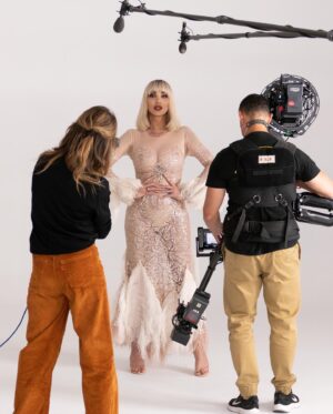 Daniela Santiago Instagram - Que bonito fue soñar despierta !! ♥️

📸 @igmas 
@eldeseo_ 
#madresparalelas #pedroalmodovar ♥️
@alteregotalenthouse 
@trendmodelsmgmt