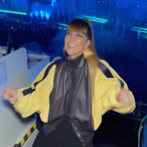 Daphné Bürki Instagram - Point look. Point Barre. « Paris est une fête »
Clôture paralympique @paris2024 
Je vous embrasse fort ❤️‍🩹

Look @louisvuitton 
Bijou @marcdelocheofficiel 
Shoes @maisonernest 

Beauty @marieke_thibaut 
Hair @la_bonnemaison
