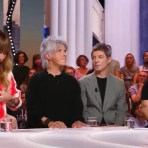 Daphné Bürki Instagram - Et voici le T-shirt, le LIEN est dans ma bio !
Vous avez été absolument incroyables dans vos retours sur les cérémonies des JO et certains ont remarqué que « ça fait deux ans qu’on travaille en secret avec Thomas Jolly ».
Il fallait transformer ça en solidarité !
TOUS LES BÉNÉFICES de ce T-shirt sont reversés au @secourspop !❤️

J’ai reçu des centaines de messages suite à mon passage dans l’émission Quotidien donc ce serait formidable que vous fassiez aussi parti de cette aventure secrète dans un geste solidaire 🫂
Merci pour tout !
Je vous embrasse si fort ainsi que @thoma.jolly 🫶🏼 

Daphné

#2ans #cafait2ans

Merci @vivasalva @olivierberiotofficial 💕