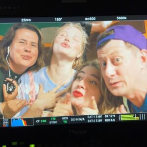 Daria Petrozhytska Instagram - Стоп. Знято. «Встигнути до 30. Другий сезон» 
От і все 🥹🥰
Обожнюю кожного і ще вже назавжди @iqproduction 🤍

- Коли вийде? Не знаю 🫣
- Чи буде продовження? Гарненько дивіться другий сезон на @tet_tv і робіть нам цифри - тоді буде 😂
- Чи буде цікаво? Відповідь за вами 🥰