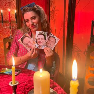 Daria Petrozhytska Instagram - Стоп. Знято. «Встигнути до 30. Другий сезон» 
От і все 🥹🥰
Обожнюю кожного і ще вже назавжди @iqproduction 🤍

- Коли вийде? Не знаю 🫣
- Чи буде продовження? Гарненько дивіться другий сезон на @tet_tv і робіть нам цифри - тоді буде 😂
- Чи буде цікаво? Відповідь за вами 🥰